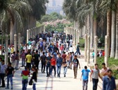 طلاب صيدلة عين شمس يشاركون فى حملة للتوعية الصحية بحديقة الأزهر