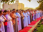 آلاف المصلين يؤدون صلاة العيد بساحة مجلس الأمناء فى العاشر من رمضان 