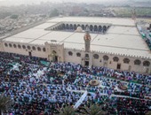 ساحة "عمرو بن العاص" تتحول لسوق لترويج بضاعة الباعة الجائلين بعد الصلاة