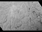 "ناسا" تلتقط صورة لسهول كوكب بلوتو تشبه تشققات الطين المجمدة على الأرض