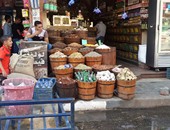 "صحافة المواطن": محل عطاره بفيصل يفرش منتجاته ويغلق الرصيف بالكامل