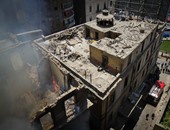 "صحافة المواطن": لحظة انهيار وسقوط عقار الفجالة بعد حريقه