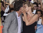 بالصور..قبلات ساخنة بين مارك رافالو وزوجته بمهرجان Giffoni فى إيطاليا