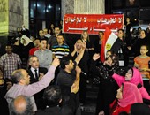 بالفيديو.. المشاركون بوقفة "فرحة مصر" يشعلون الشموع على أرواح الشهداء أمام الصحفيين
