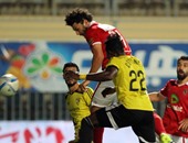 أزمة بسبب "رش المياه" قبل مباراة الأهلى ودجلة بالكأس