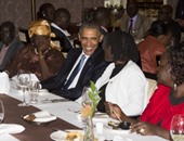 أوباما يستقبل أقاربه على مأدبة عشاء فى فندق بنيروبى