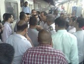 تذمر بين ركاب قطار "أسوان ـ القاهرة" لتعطل التكييف وتأخره عن التحرك