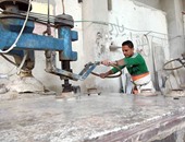 محافظ القاهرة يسلم 129 عقد نهائى لأصحاب مصانع شق الثعبان