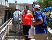 بالصور.. عبدالباسط حمودة يظهر فى انتخابات نقابة الموسيقيين بـ"الشبشب"