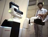 بالصور.. تويوتا تطور "روبوت جديد" يمكنه مساعدة المرضى والتقاط الأشياء