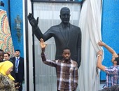 رئيس فريق العمل: إعداد تمثال  الزعيم عبد الناصر استغرق شهرا 