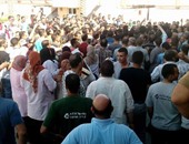 بالصور.. العاملون بشركة مصر تركيا للغزل والنسيج بالعاشر يضربون عن العمل