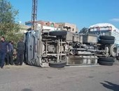 مصرع مقاول وإصابة 10عمال فى انقلاب سيارة على طريق السنبلاوين ـ المنصورة