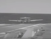بالفيديو.. طيار أمريكى ينقذ طائرة حربية من السقوط فى البحر ببراعة