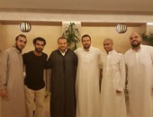 شاهد أحمد فتحى بـ"الجلابية" فى العمرة مع محمد صلاح