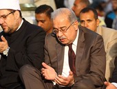 بالصور.. رئيس الوزراء ينوب عن الرئيس فى صلاة الجمعة الأخيرة من رمضان بمسجد الحسين