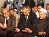 بالصور.. رئيس الوزراء يغادر مسجد الحسين بعد أداء صلاة الجمعة الأخيرة من رمضان