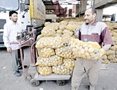 شركة تتبرع بـ5 طن بطاطس لتوزيعها على الفقراء بالأقصر