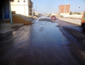 بالصور.. كسر بخط مياه يغرق شارع علم الروم ويهدر كميات كبيرة بمطروح
