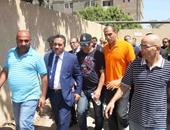 أنصار حسام حسن يهددون المصورين والصحفيين أمام السجن بالضرب