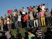 وسائل إعلام تركية: مروحية يقودها بعض المشاركين بتحركات الجيش تهبط باليونان