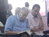حسن حمدى يقرأ القرآن قبل جنازة طارق سليم
