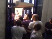 ننشر فيديو اقتحام محامين لنقابة الصحفيين والاعتداء على مصورى "عمومية المحامين"