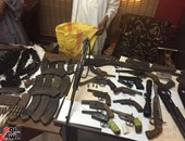 ضبط أسلحة نارية وبيضاء وهاربين من أحكام قضائية فى حملة أمنية بالإسكندرية