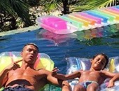 كريستيانو رونالدو يقضى العطلة الصيفية مع نجله "جونيور"