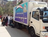 بالصور.. زحام على سيارات بيع منتجات القوات المسلحة فى بيلا بكفر الشيخ