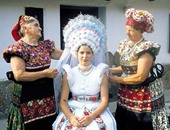 بالصور.. ملابس العروس وتقاليد الزفاف حول العالم
