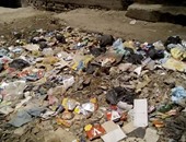 بالصور.. "التوك توك وانقطاع المياه والقمامة" 4 أزمات تحاصر مدينة إسنا
