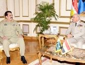 وزير الدفاع ورئيس الأركان يلتقيان رئيس هيئة القوات البرية الباكستانية