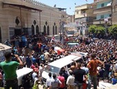 بالفيديو.. ازدحام أمام مسجد السيدة نفيسة خلال تشييع جثامين ضحايا الطائرة المنكوبة