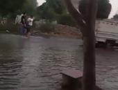 غرق شوارع قرية ميت فارس بالدقهلية بعد انكسار ماسورة مياه
