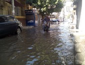 غرق شوارع ومنازل مدينة المنيا بسبب انفجار الصرف الصحى 