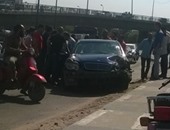 شلل مرورى أعلى كوبرى الساحل بسبب حادث تصادم تاكسى بسيارة ملاكى