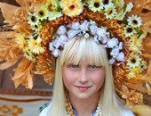 بالصور.. فى أوكرانيا.. تيجان الزهور تحمى الجميلات من الأرواح الشريرة