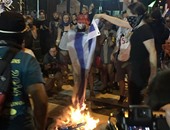 بالفيديو..أنصار ساندرز يحرقون علم إسرائيل ويهتفون لفلسطين بمؤتمر الحزب الديموقراطى