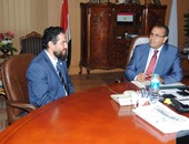 رئيس جامعة المنصورة يستقبل مدير مستشفى الأطفال ويهنئه بالتجديد له