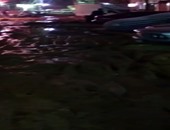 بالفيديو.. شوارع الليبينى بالهرم تغرق فى مياه الصرف الصحى