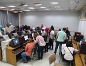 توافد طلاب المرحلة الأولى للتنسيق على معامل جامعة عين شمس لتسجيل الرغبات