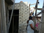 بالصور.. استجابة لـ"اليوم السابع".. متبرع يتكفل بسقف محل "عم سمير"