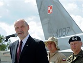 وزير دفاع بولندا يتوقع نشر آلاف من الجيش الأمريكى والناتو فى البلاد
