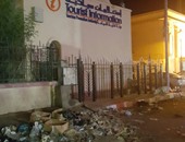 صحافة المواطن.. مبنى تنشيط السياحة فى أسوان محاصر بالقمامة