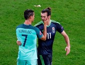 بالفيديو..رونالدو يواسى زميله "بيل" بعد فوز البرتغال على ويلز فى يورو2016