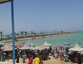 بالصور.. توافد المواطنين على شواطئ الغردقة فى ثانى أيام عيد الفطر