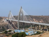 العاهل المغربى يفتتح أكبر جسر معلق فى أفريقيا بطول 950 مترا 