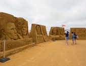 بالصور.. مادونا وجيمس بوند وباتمان الوجوه الأبرز فى النحت على الرمال بفرنسا