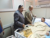 مدير أمن القليوبية يزور مصابى الشرطة بمستشفى العجوزة